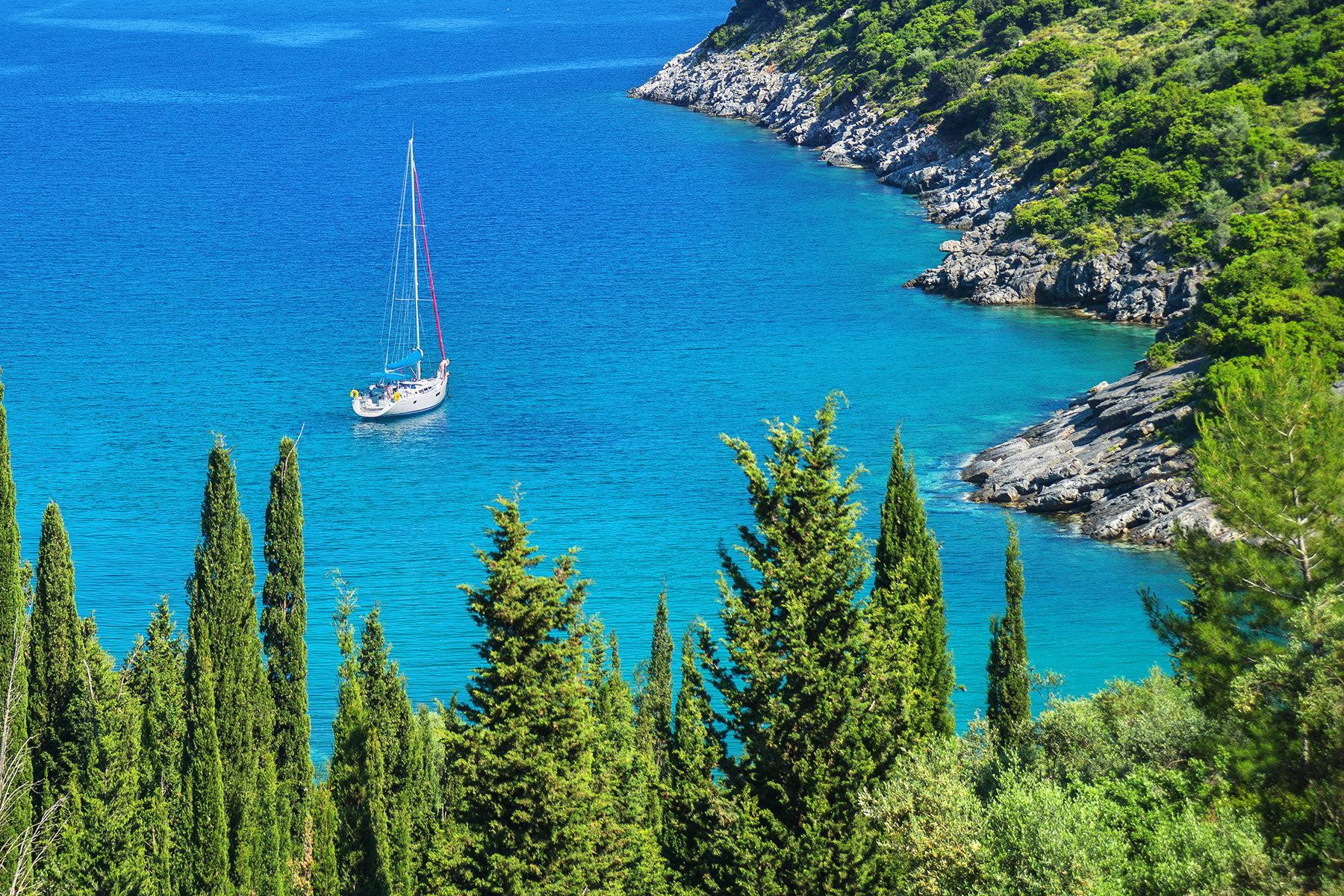 media/plg_solidres_experience/images/9908279ebbf1f9b250ba689db6a0222b/Evoia/sea-view-from-the-top-in-the-island-of-ithaka.jpg